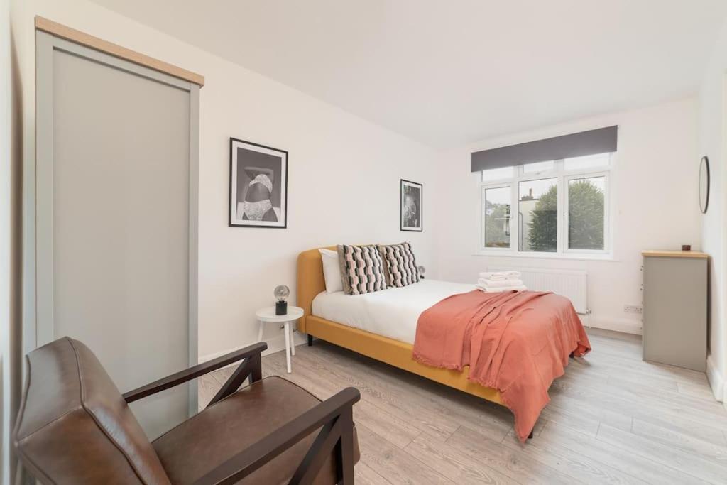 Two Bedroom Apartment By Buonomo Stays Short Lets & Serviced Accommodation In Balham With Balcony Лондон Экстерьер фото