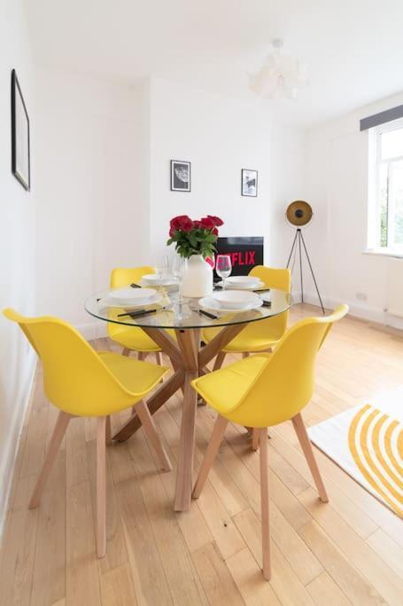 Two Bedroom Apartment By Buonomo Stays Short Lets & Serviced Accommodation In Balham With Balcony Лондон Экстерьер фото