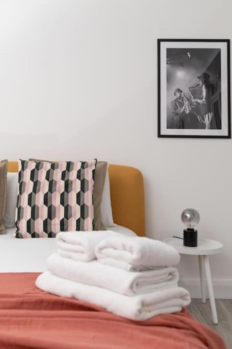 Two Bedroom Apartment By Buonomo Stays Short Lets & Serviced Accommodation In Balham With Balcony Лондон Экстерьер фото
